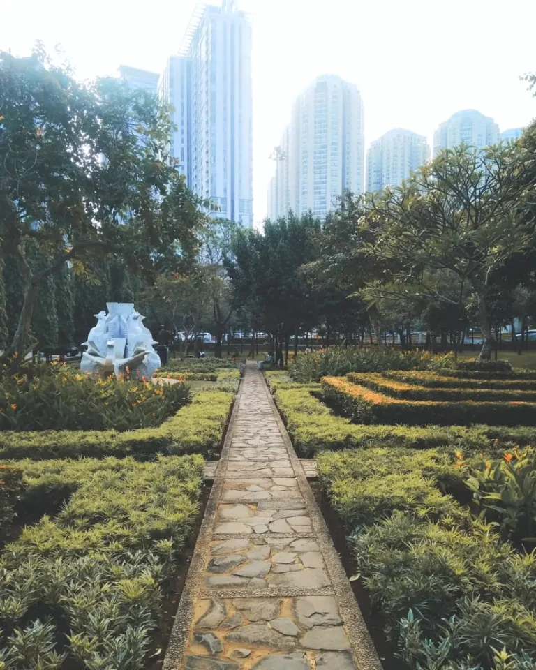 Destinasi Wisata Jakarta Barat dengan Pemandangan Luar Biasa Taman Cattleya
